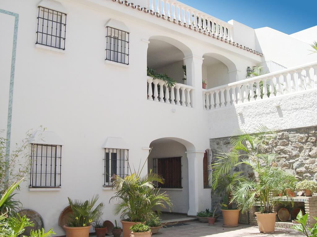 Apartamentos Turisticos La Mundial Малага Экстерьер фото