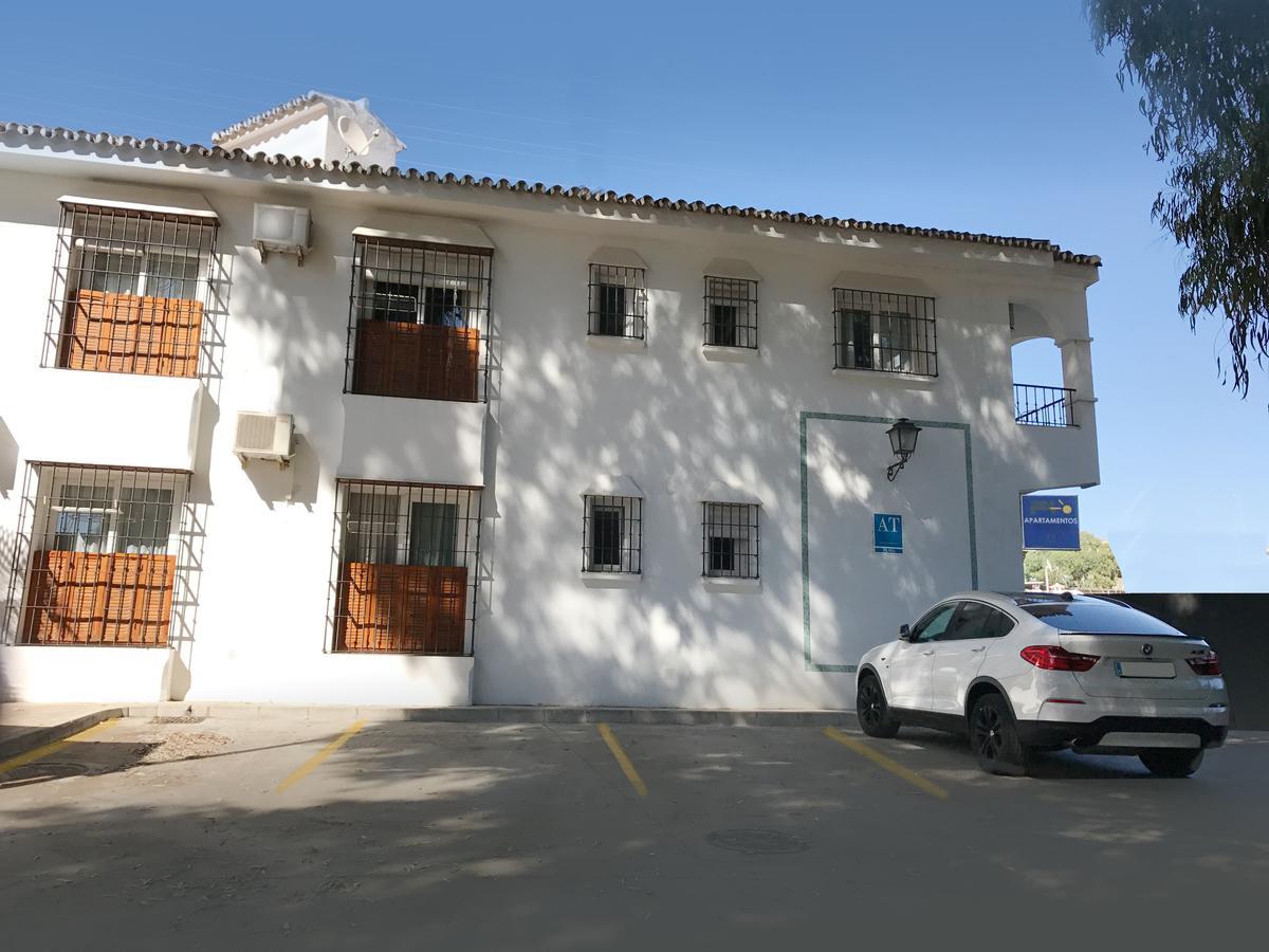 Apartamentos Turisticos La Mundial Малага Экстерьер фото