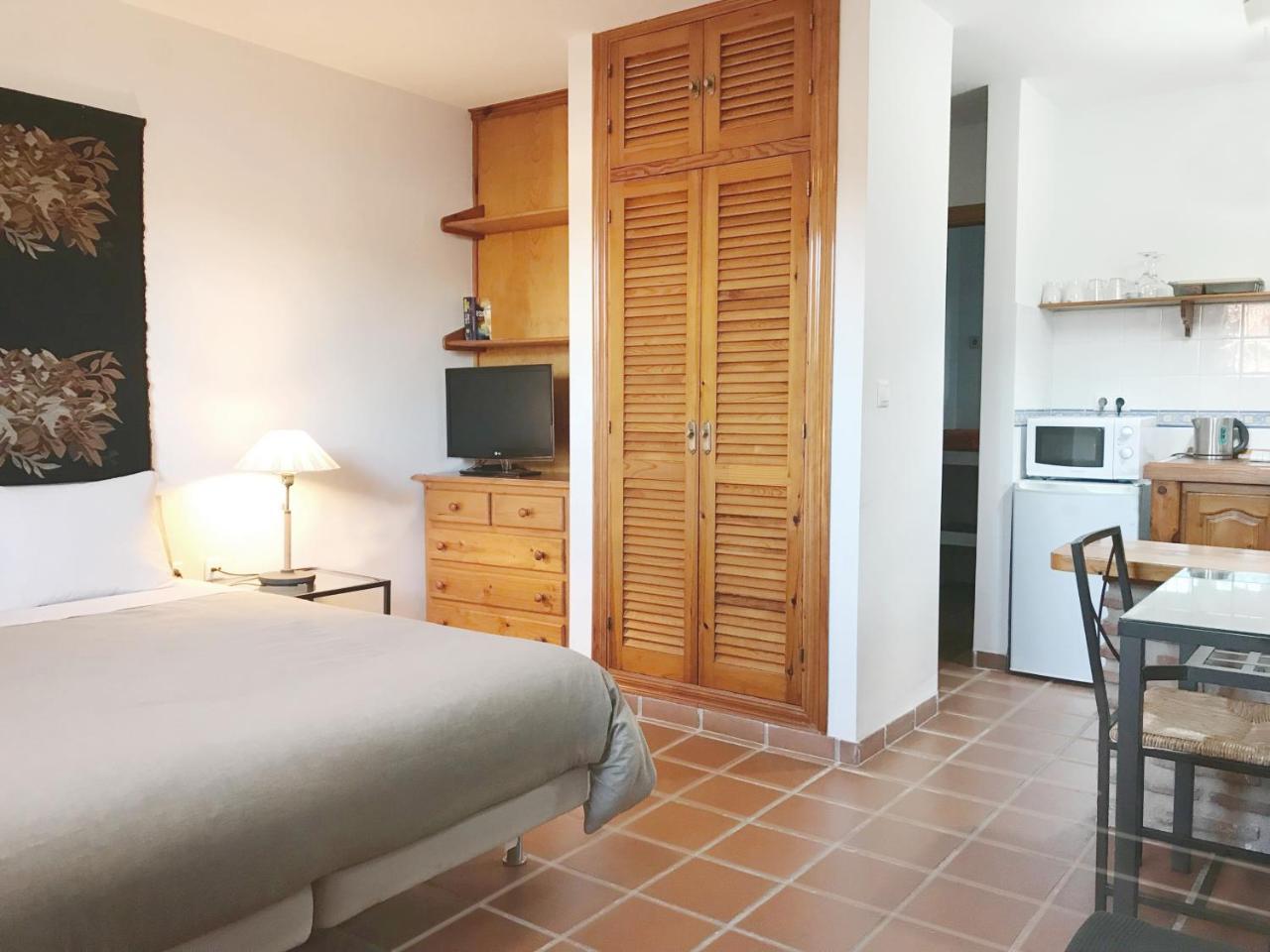 Apartamentos Turisticos La Mundial Малага Экстерьер фото