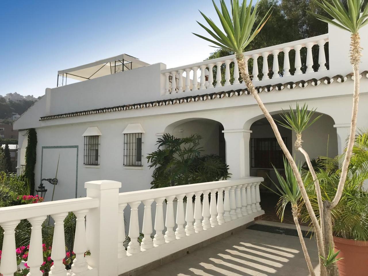 Apartamentos Turisticos La Mundial Малага Экстерьер фото